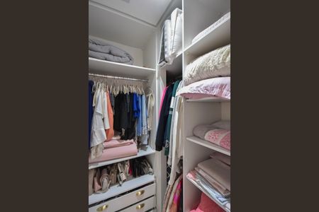 Apartamento à venda com 156m², 3 quartos e 3 vagasArmário da Suíte 2