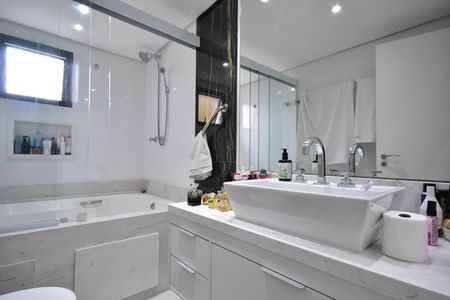 Apartamento à venda com 156m², 3 quartos e 3 vagasBanheiro Suíte 1