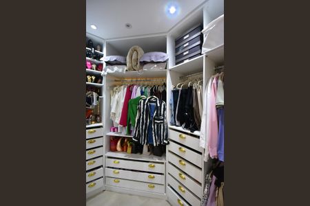 Apartamento à venda com 156m², 3 quartos e 3 vagasArmário da Suíte 1