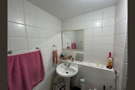 Apartamento à venda com 67m², 2 quartos e 1 vagaBanheiro Social