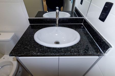 Apartamento à venda com 45m², 2 quartos e sem vaga Apartamento à venda com 45m², 2 quartos e sem vagaBanheiro Social