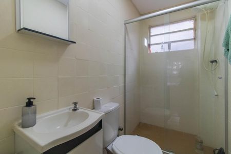 Banheiro de apartamento à venda com 1 quarto, 46m² em Partenon, Porto Alegre