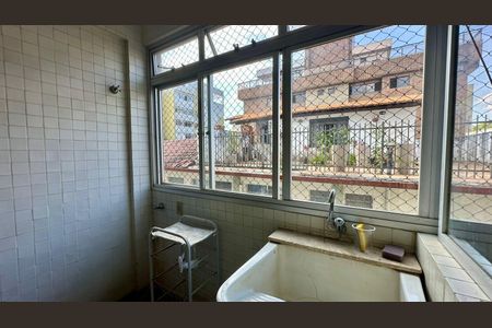 Apartamento à venda com 180m², 3 quartos e 2 vagas Apartamento à venda com 180m², 3 quartos e 2 vagasÁrea de serviço