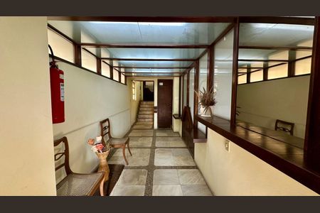 Apartamento à venda com 180m², 3 quartos e 2 vagas Apartamento à venda com 180m², 3 quartos e 2 vagasHall de entrada