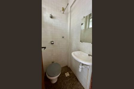 Apartamento à venda com 180m², 3 quartos e 2 vagas Apartamento à venda com 180m², 3 quartos e 2 vagasBanheiro de Serviço