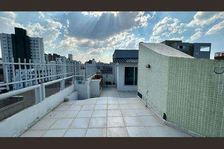 Apartamento à venda com 180m², 3 quartos e 2 vagas Apartamento à venda com 180m², 3 quartos e 2 vagasTerraço