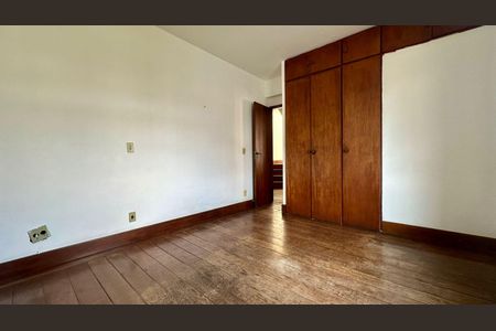 Apartamento à venda com 180m², 3 quartos e 2 vagas Apartamento à venda com 180m², 3 quartos e 2 vagasQuarto 2