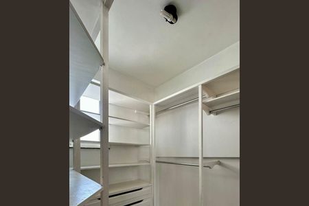 Apartamento à venda com 180m², 3 quartos e 2 vagas Apartamento à venda com 180m², 3 quartos e 2 vagasCloset da Suíte