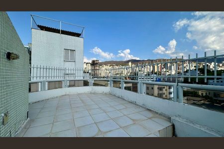 Apartamento à venda com 180m², 3 quartos e 2 vagas Apartamento à venda com 180m², 3 quartos e 2 vagasTerraço