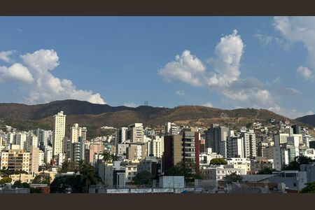 Apartamento à venda com 180m², 3 quartos e 2 vagas Apartamento à venda com 180m², 3 quartos e 2 vagasVista do Terraço