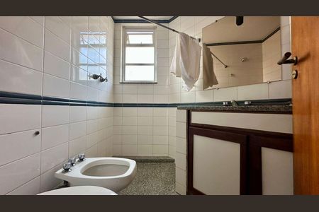 Apartamento à venda com 180m², 3 quartos e 2 vagas Apartamento à venda com 180m², 3 quartos e 2 vagasBanheiro