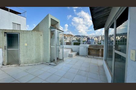 Apartamento à venda com 180m², 3 quartos e 2 vagas Apartamento à venda com 180m², 3 quartos e 2 vagasTerraço