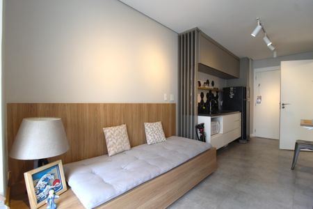Sala/Cozinha de kitnet/studio para alugar com 1 quarto, 34m² em Indianópolis, São Paulo