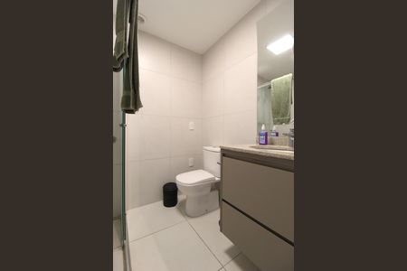 Banheiro de kitnet/studio para alugar com 1 quarto, 34m² em Indianópolis, São Paulo