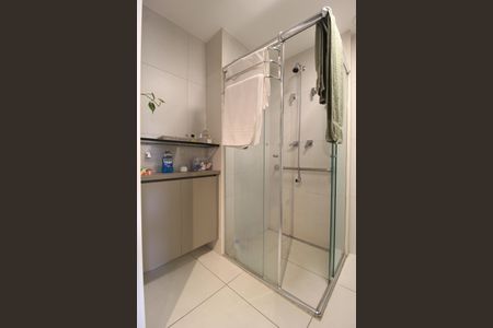 Banheiro de kitnet/studio para alugar com 1 quarto, 34m² em Indianópolis, São Paulo