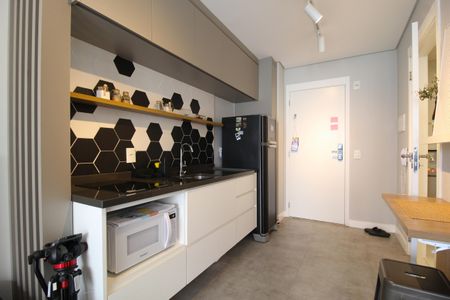 Sala/Cozinha de kitnet/studio para alugar com 1 quarto, 34m² em Indianópolis, São Paulo