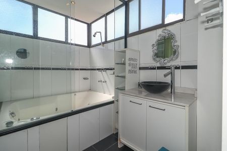 Apartamento à venda com 113m², 2 quartos e 1 vagaBanheiro da Suíte