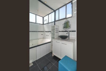 Apartamento à venda com 113m², 2 quartos e 1 vagaBanheiro da Suíte