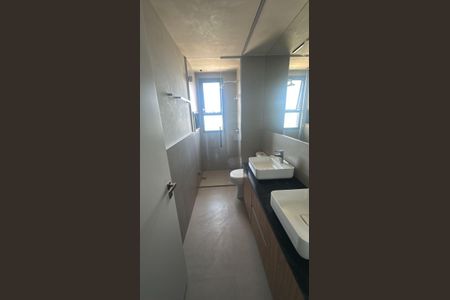 Banheiro de apartamento para alugar com 1 quarto, 45m² em Vila da Serra, Nova Lima