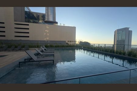 Piscina de apartamento para alugar com 1 quarto, 45m² em Vila da Serra, Nova Lima