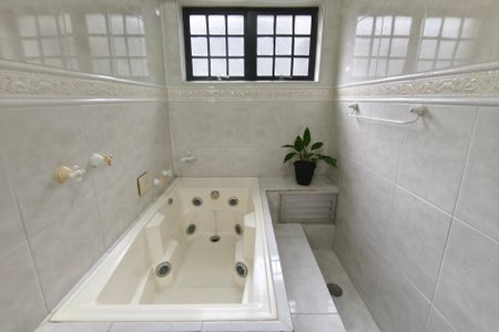 Casa à venda com 299m², 4 quartos e 2 vagas Casa à venda com 299m², 4 quartos e 2 vagasBanheiro Social