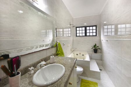 Casa à venda com 299m², 4 quartos e 2 vagas Casa à venda com 299m², 4 quartos e 2 vagasBanheiro Social