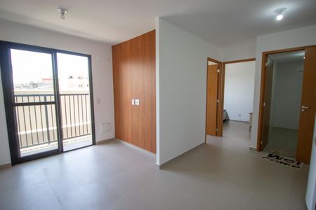 Sala de apartamento para alugar com 2 quartos, 41m² em Qn 407, Brasília