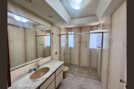 Banheiro de casa à venda com 4 quartos, 478m² em Jardim Paulistano, São Paulo