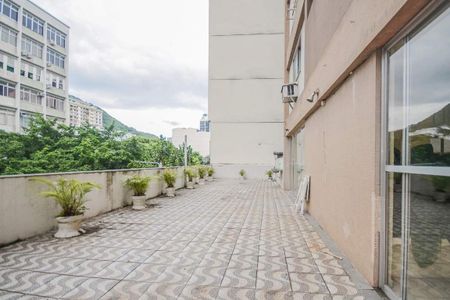 Apartamento à venda com 77m², 2 quartos e 1 vaga
