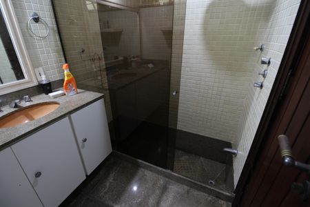 Casa de condomínio à venda com 724m², 4 quartos e 3 vagasQuarto 3 - Suíte