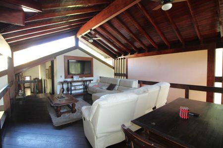 Casa de condomínio à venda com 724m², 4 quartos e 3 vagasSala - Mezanino