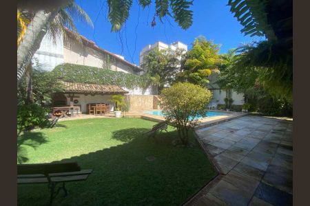 Casa de condomínio à venda com 724m², 4 quartos e 3 vagas