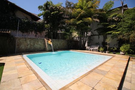 Casa de condomínio à venda com 724m², 4 quartos e 3 vagasPiscina
