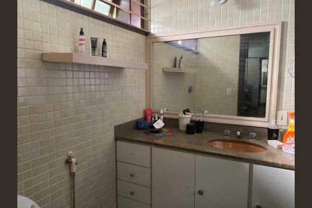 Casa de condomínio à venda com 724m², 4 quartos e 3 vagas