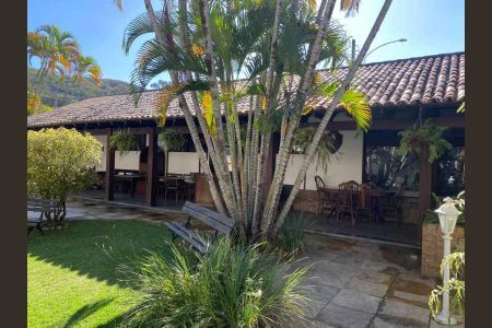 Casa de condomínio à venda com 724m², 4 quartos e 3 vagas