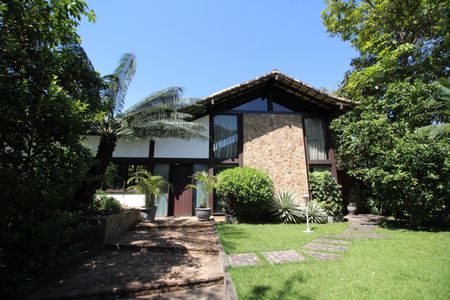 Casa de condomínio à venda com 724m², 4 quartos e 3 vagasFachada