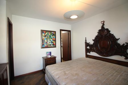 Casa de condomínio à venda com 724m², 4 quartos e 3 vagasQuarto 4