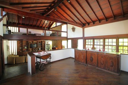 Casa de condomínio à venda com 724m², 4 quartos e 3 vagasSala