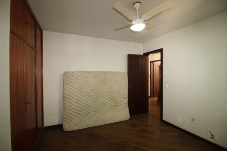 Casa de condomínio à venda com 724m², 4 quartos e 3 vagasQuarto 1