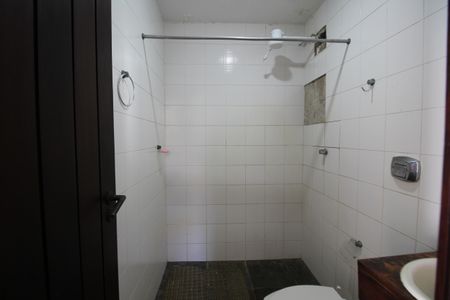 Casa de condomínio à venda com 724m², 4 quartos e 3 vagasBanheiro de Serviço