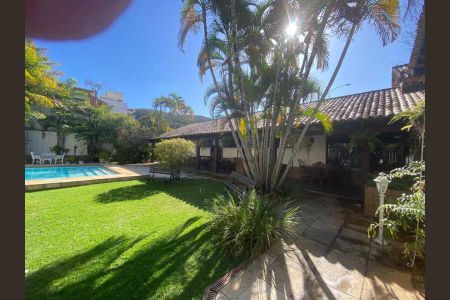 Casa de condomínio à venda com 724m², 4 quartos e 3 vagas