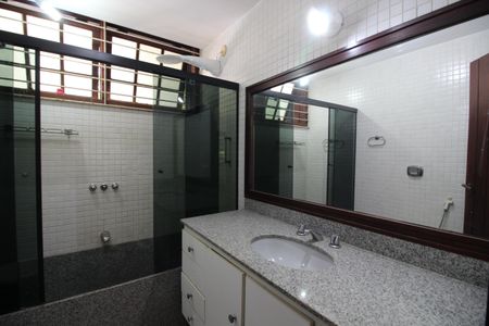 Casa de condomínio à venda com 724m², 4 quartos e 3 vagasBanheiro Social