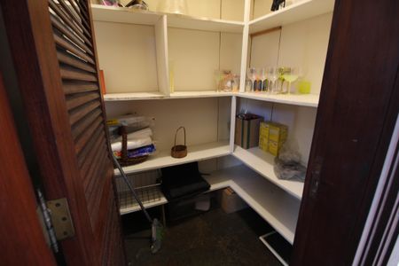 Casa de condomínio à venda com 724m², 4 quartos e 3 vagasCozinha - Despensa