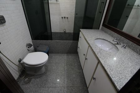 Casa de condomínio à venda com 724m², 4 quartos e 3 vagasBanheiro Social