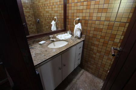 Casa de condomínio à venda com 724m², 4 quartos e 3 vagasLavabo