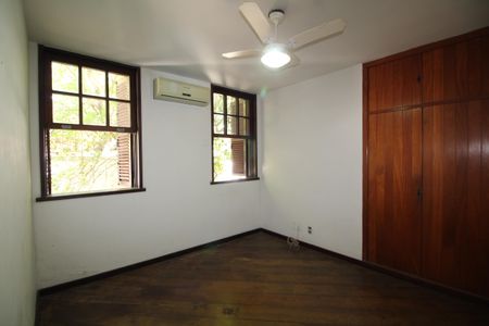 Casa de condomínio à venda com 724m², 4 quartos e 3 vagasQuarto 1