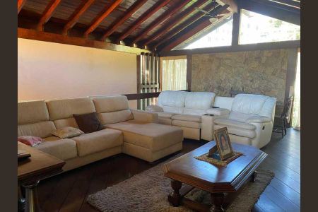 Casa de condomínio à venda com 724m², 4 quartos e 3 vagas