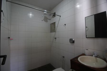 Casa de condomínio à venda com 724m², 4 quartos e 3 vagasBanheiro de Serviço