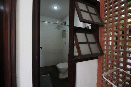 Casa de condomínio à venda com 724m², 4 quartos e 3 vagasBanheiro de Serviço