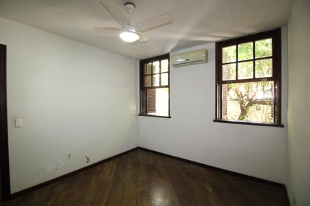 Casa de condomínio à venda com 724m², 4 quartos e 3 vagasQuarto 1